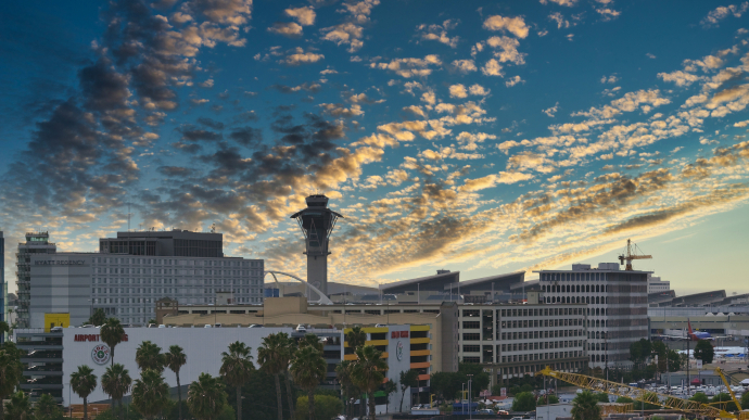 Hay 9 terminales de pasajeros en el Aeropuerto de LAX.